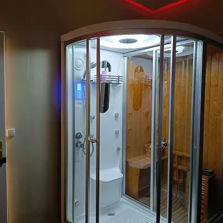 Very Quiet 2-person With A Hot Tub