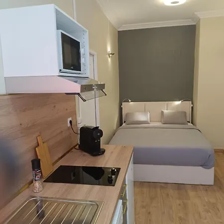 Very Quiet 2-person With A Hot Tub *