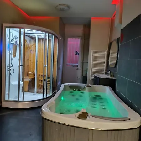 Very Quiet 2-person With A Hot Tub Apartment *